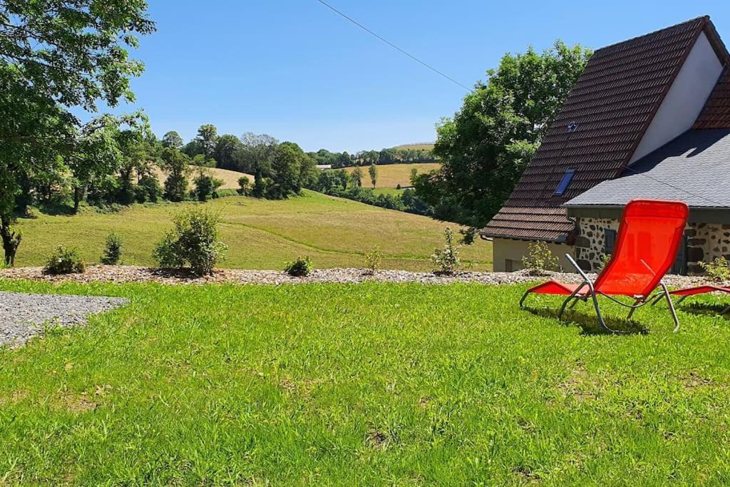 Maison Typique Des Monts Du Cantal Ferienhaus